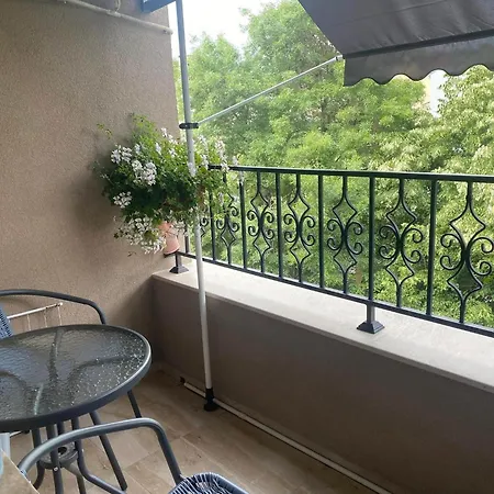 Kashmir Deluxe With Parking Daire