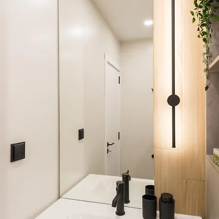 Kashmir Deluxe With Parking Апартамент *