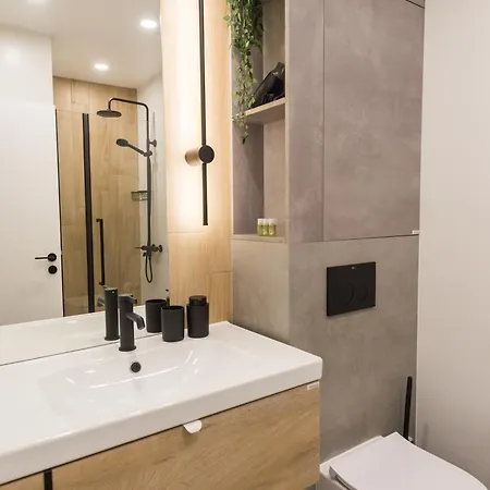 Kashmir Deluxe With Parking Апартамент